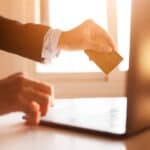 איך קונים קרן כספית